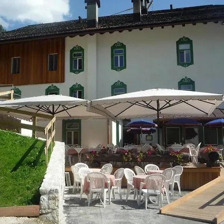 Han/Misafirhane Rifugio Ospitale Cortina dʼAmpezzo